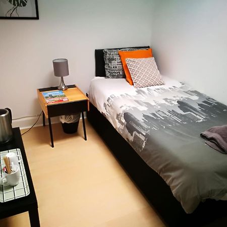 The Kingsview Townhouse - Boutique Hostel Edinburgh Bagian luar foto