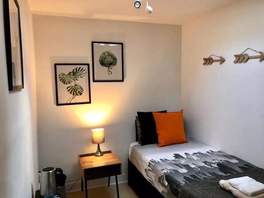 The Kingsview Townhouse - Boutique Hostel Edinburgh Bagian luar foto