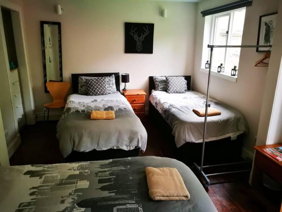 The Kingsview Townhouse - Boutique Hostel Edinburgh Bagian luar foto