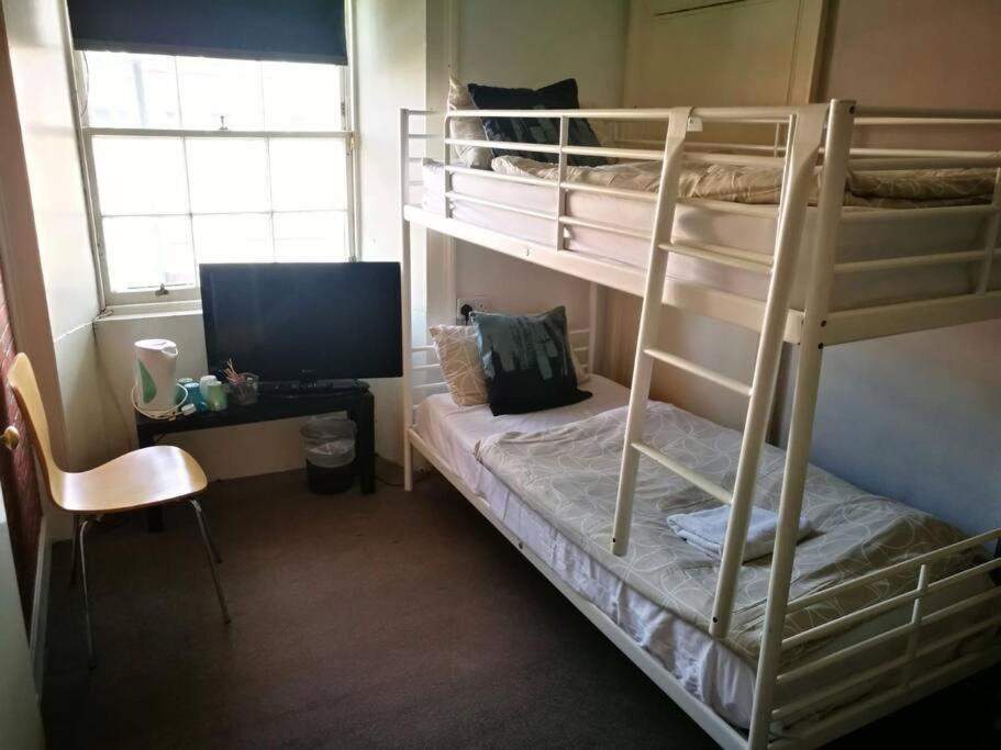 The Kingsview Townhouse - Boutique Hostel Edinburgh Bagian luar foto
