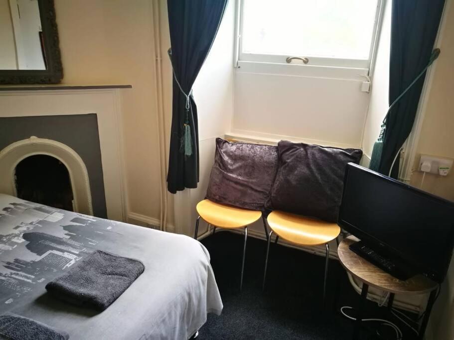 The Kingsview Townhouse - Boutique Hostel Edinburgh Bagian luar foto