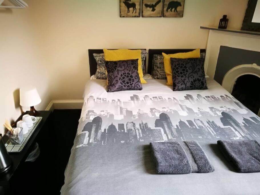 The Kingsview Townhouse - Boutique Hostel Edinburgh Bagian luar foto