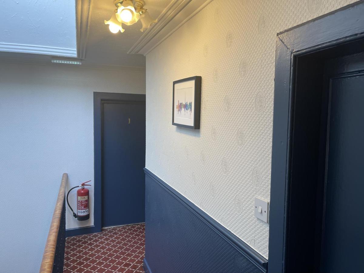 The Kingsview Townhouse - Boutique Hostel Edinburgh Bagian luar foto