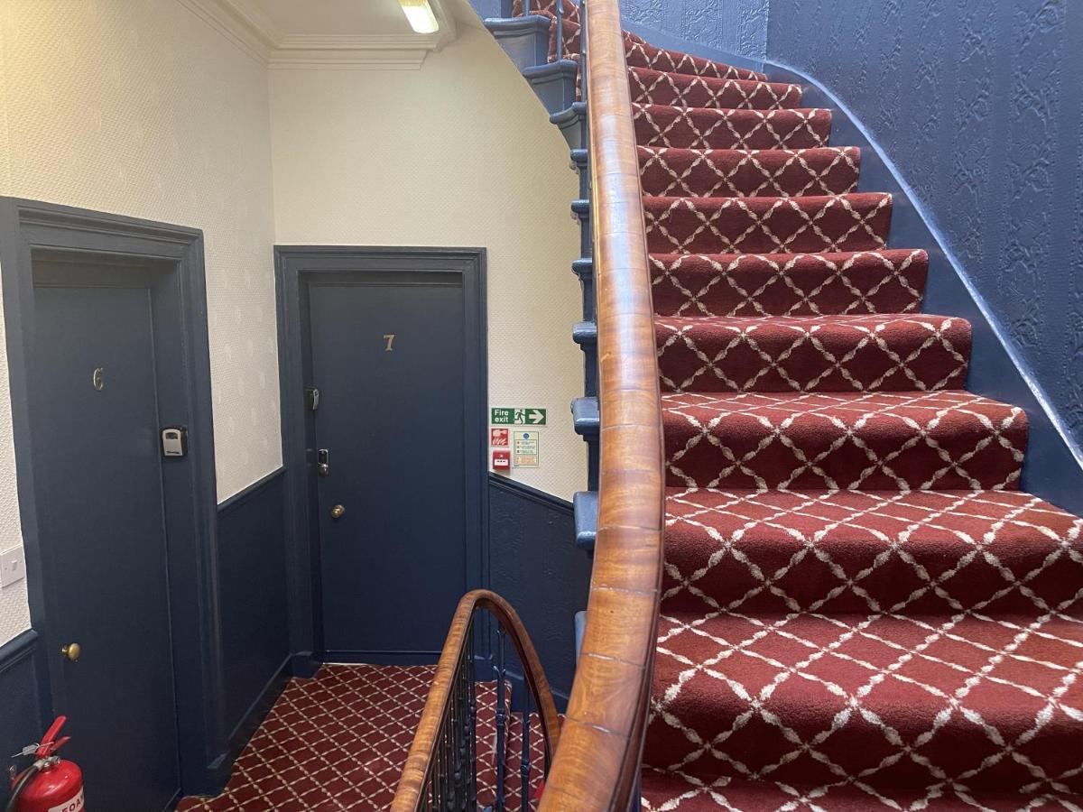 The Kingsview Townhouse - Boutique Hostel Edinburgh Bagian luar foto