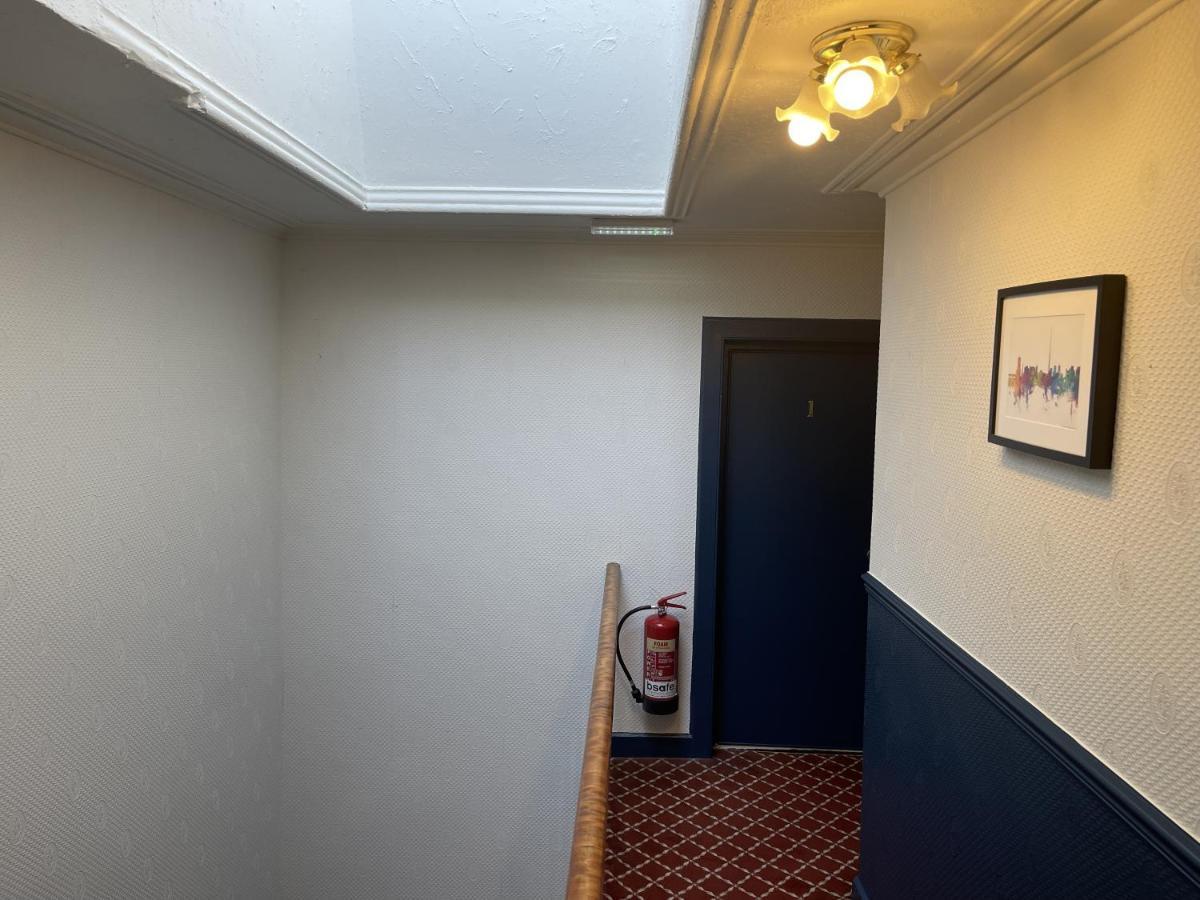 The Kingsview Townhouse - Boutique Hostel Edinburgh Bagian luar foto