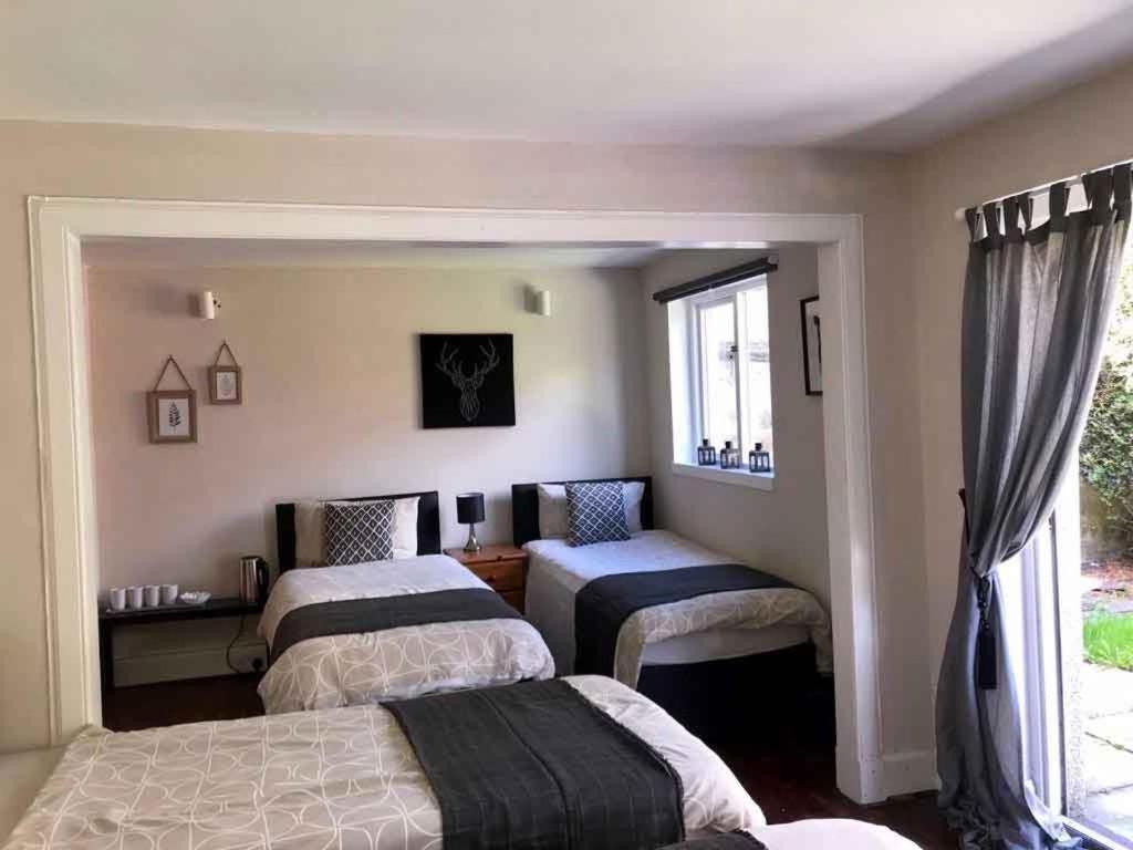 The Kingsview Townhouse - Boutique Hostel Edinburgh Bagian luar foto