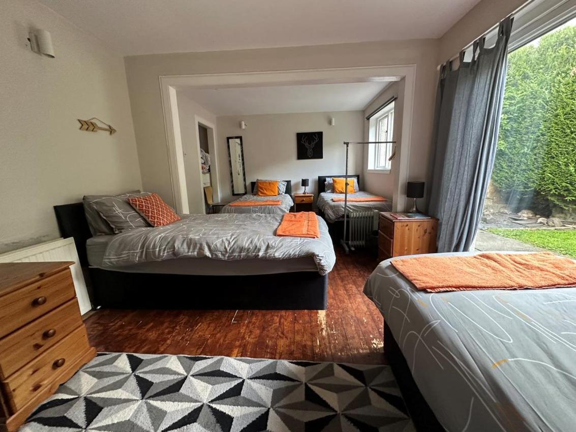 The Kingsview Townhouse - Boutique Hostel Edinburgh Bagian luar foto