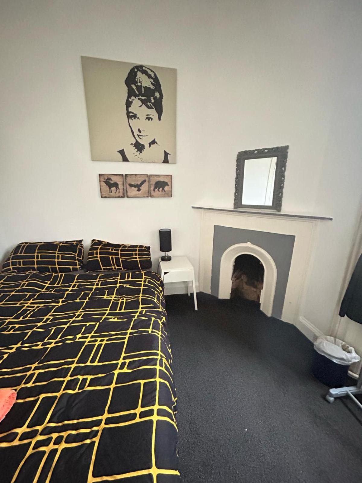 The Kingsview Townhouse - Boutique Hostel Edinburgh Bagian luar foto